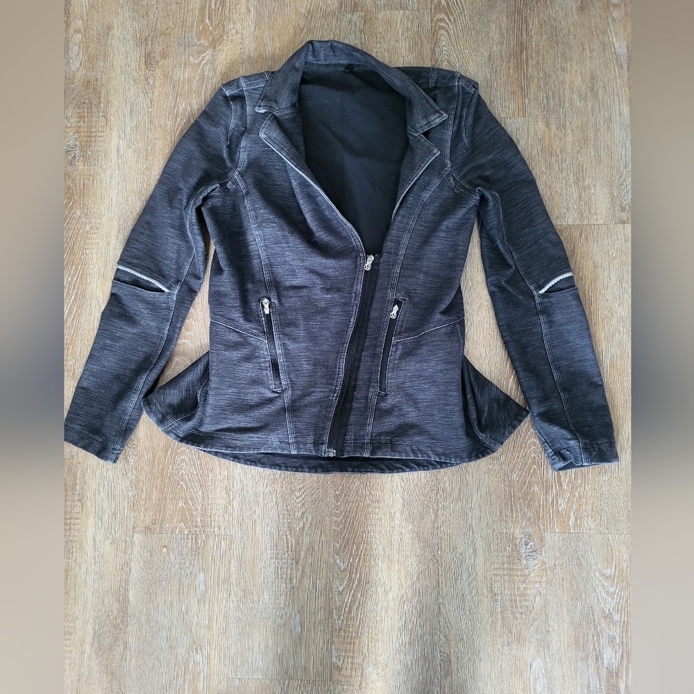 Lululemon Women’s Asymmetric Zip Jacket - Black Size S/M